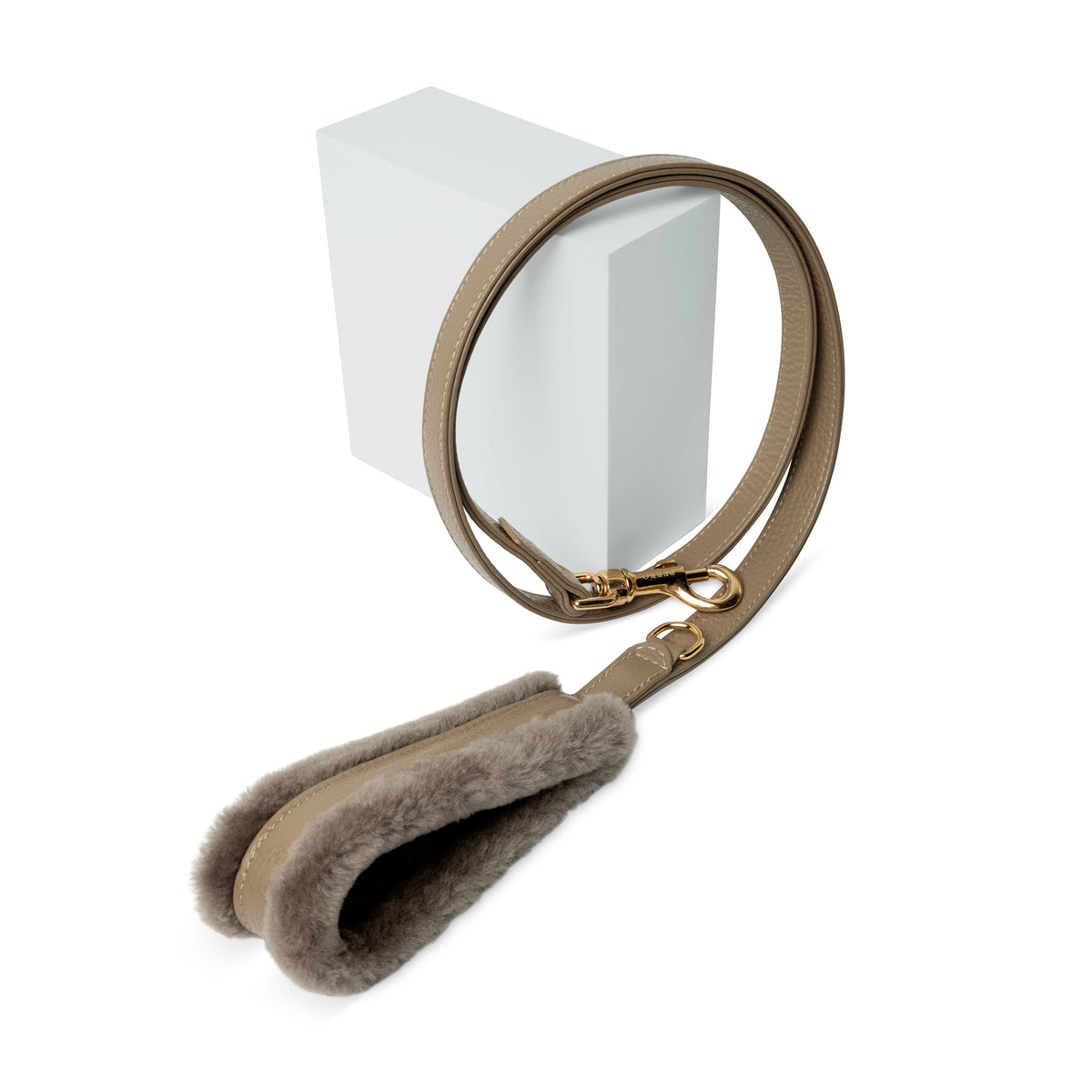 Mocha Mousse Fur Leash